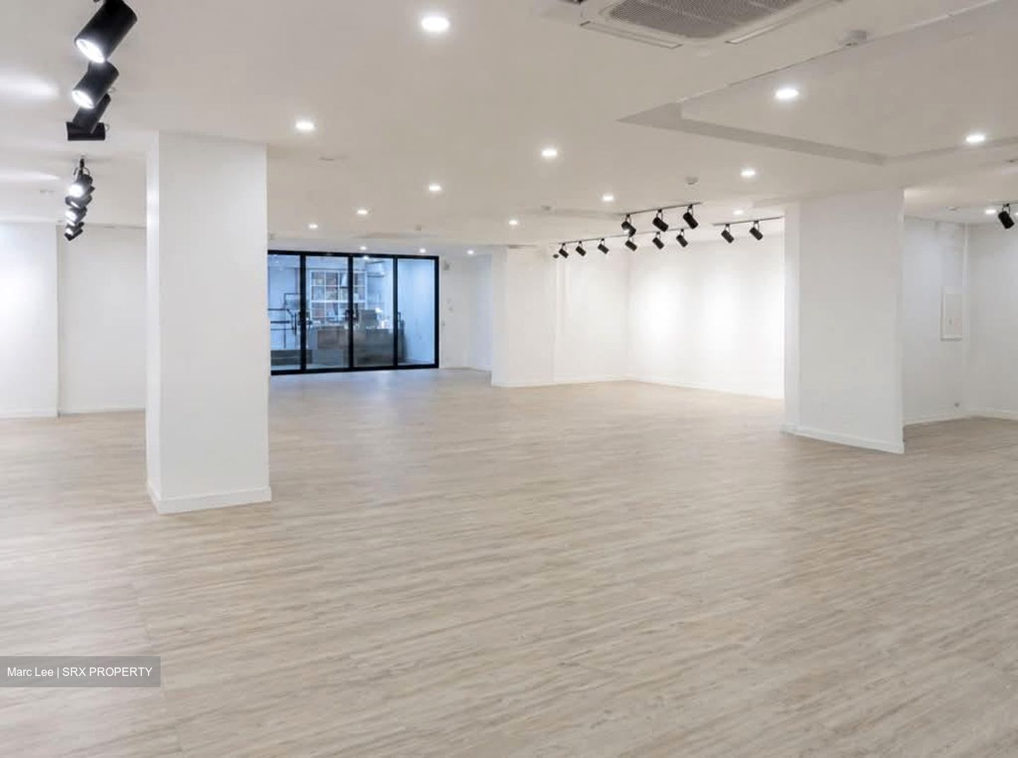 Lhk 3 (D19), Office #554462011
